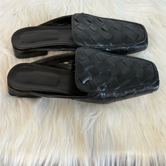 Elegant Black Woven Leather Sandals - Picture 3 of 9